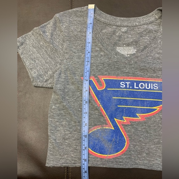 St. Louis Blues Cropped V Neck Tshirt - Picture 4 of 4